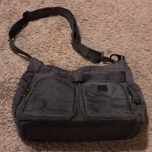 Lewis n Clark travel bag